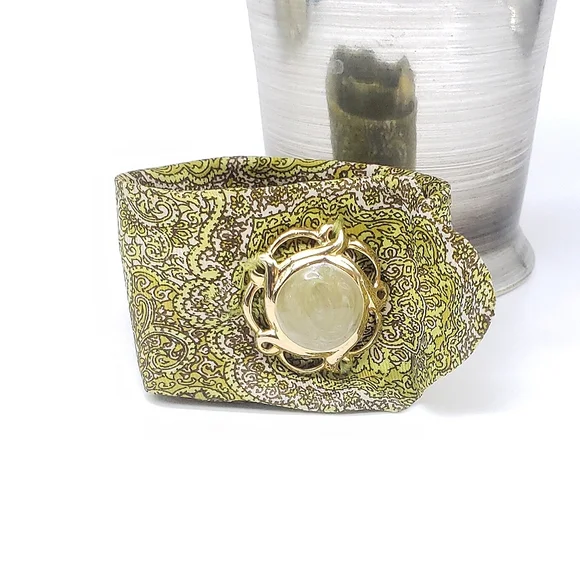 Vintage Handmade 100% Floral Silk & Metallic Green Medallion Bracelet - Picture 1 of 7